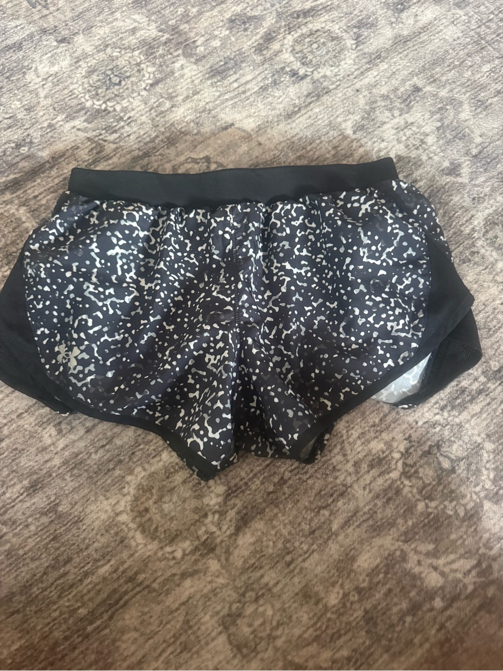 Women's Under Armour Black & White Printed Running Shorts Size Small